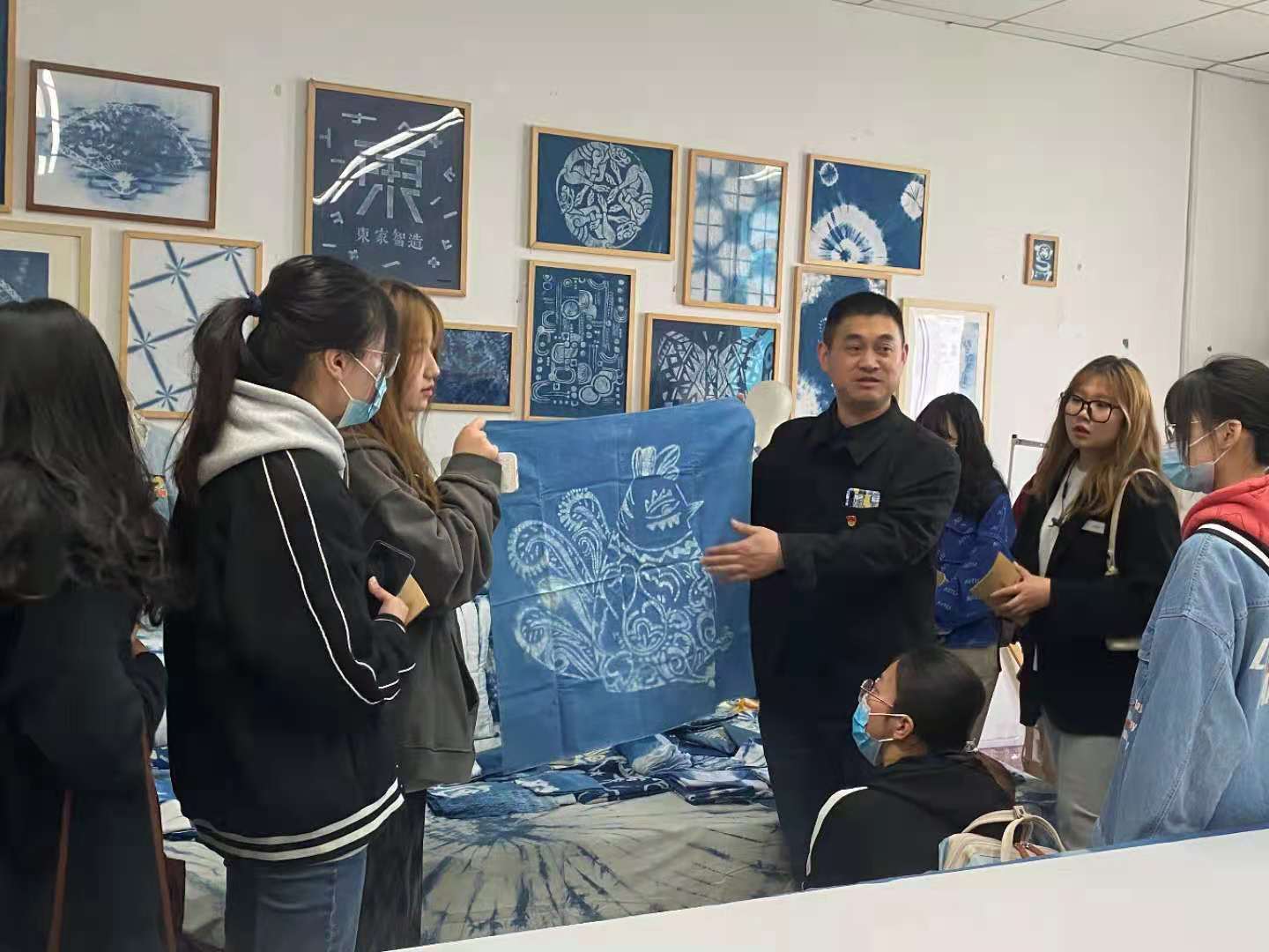 攜手并進，共繪藝設(shè)新篇——江蘇大學(xué)藝術(shù)學(xué)院師生赴藝術(shù)設(shè)計學(xué)院考察交流活動紀實